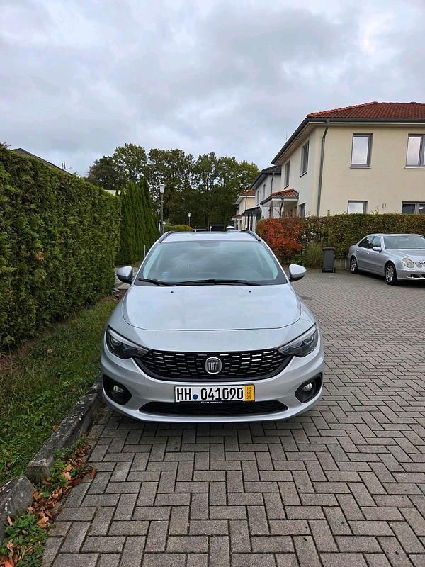 Silber Gebraucht 2017 Fiat Tipo Kombi | 7.500 € (Guter Preis) - Bild 1/4