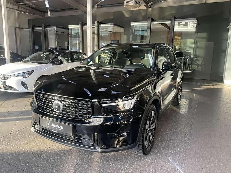 Black solid (stone) / solid Gebraucht 2022 Volvo XC40 Ultimate SUV | 30.990 € (Fairer Preis) - Bild 1/4