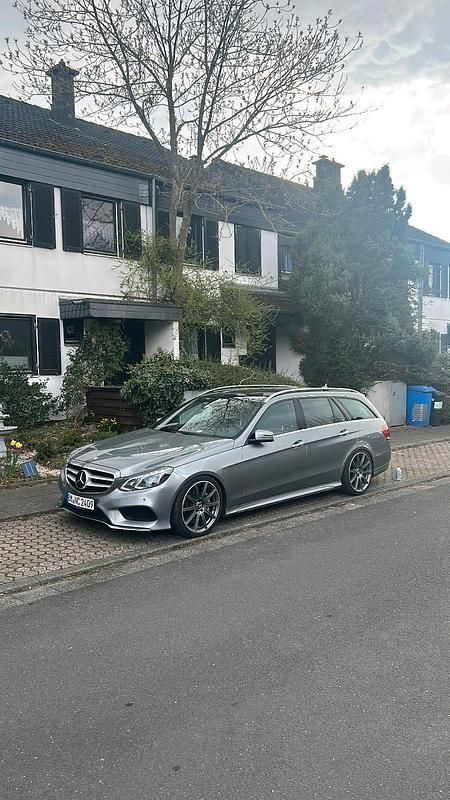 Silber Gebraucht 2013 Mercedes E500 Kombi | 21.750 € (Fairer Preis) - Bild 1/4