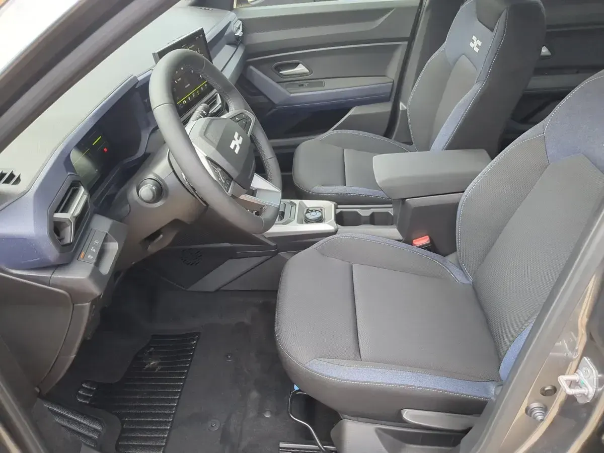 Neu Dacia Bigster Expression 154 PS (113 kW) 2026 Grau (dolomitgrau) SUV