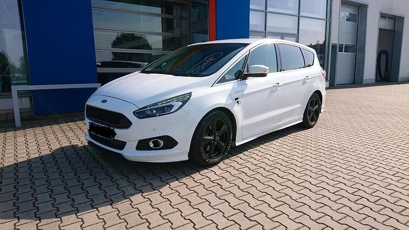 Weiß Gebraucht 2015 Ford S-MAX ST-Line Van / Kleinbus | 15.900 € (Fairer Preis) - Bild 1/4