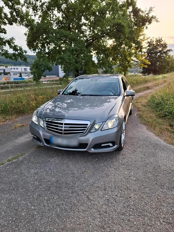 Andere farben Gebraucht 2009 Mercedes E350 Limousine | 9.499 € (Fairer Preis) - Bild 1/4
