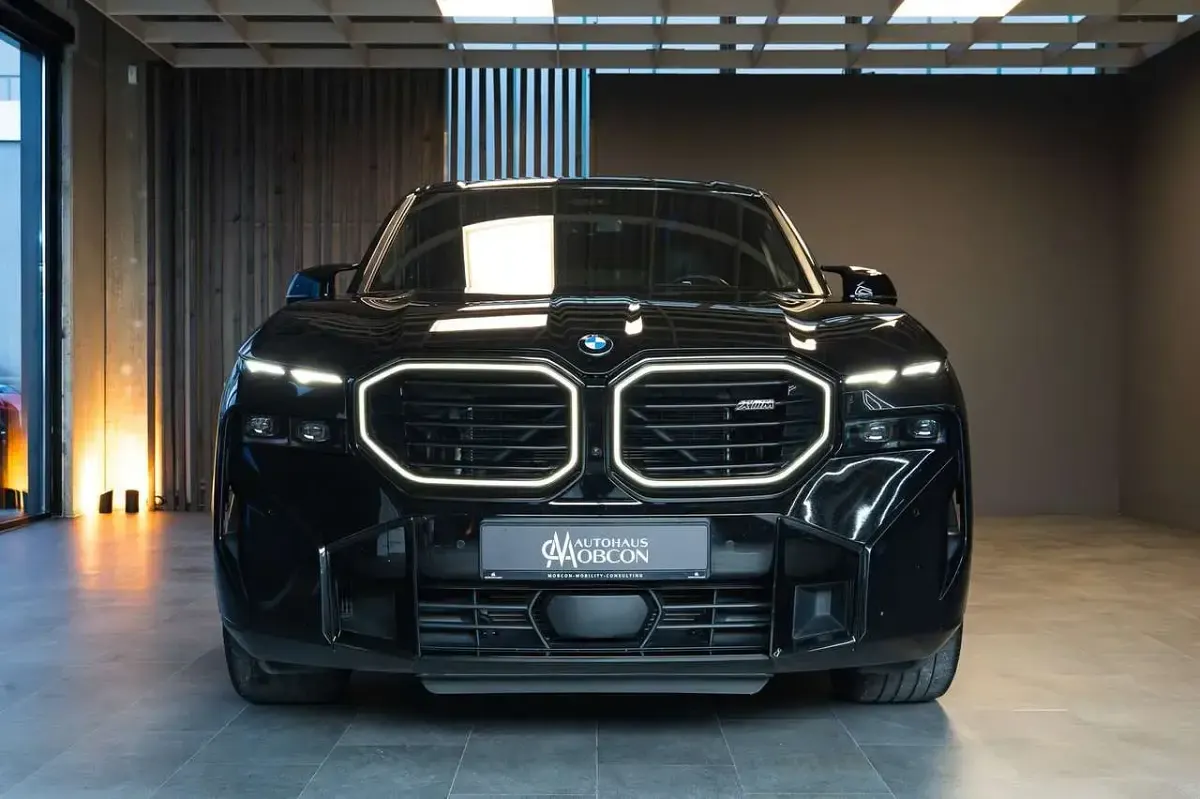 Używany BMW XM Performance 489 KM (359 kW) 2024 Czarny SUV