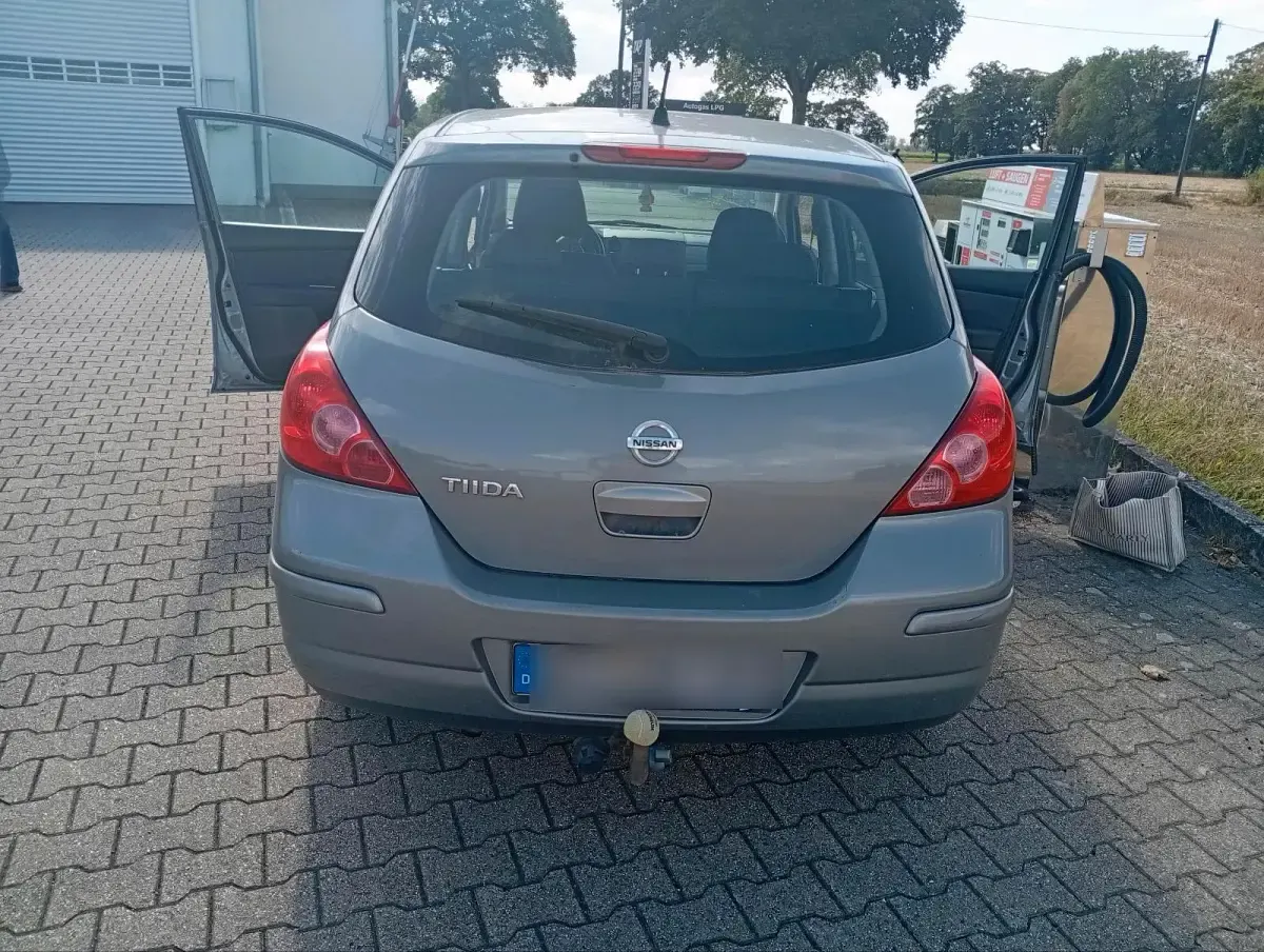 Gebraucht Nissan Tiida 2008 Silber Kleinwagen