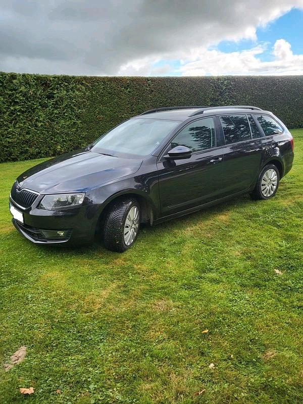 Schwarz Gebraucht 2016 Skoda Octavia Kombi | 13.500 € (Guter Preis) - Bild 1/4