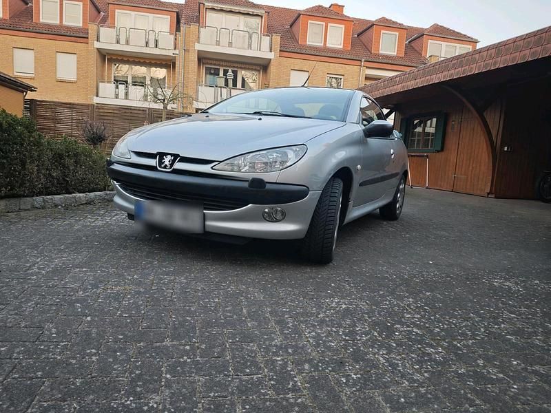 Gebraucht Peugeot 206 CC 109 PS (80 kW) 2003 Silber Cabrio