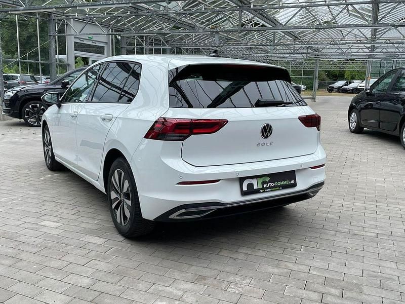 Gebraucht VW Golf VIII Move 150 PS (110 kW) 2024 Weiß Limousine