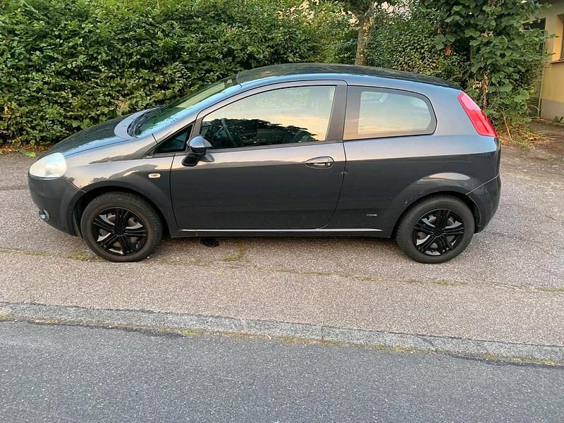 Grau Gebraucht 2007 Fiat Punto Kleinwagen | 1.900 € - Bild 1/4