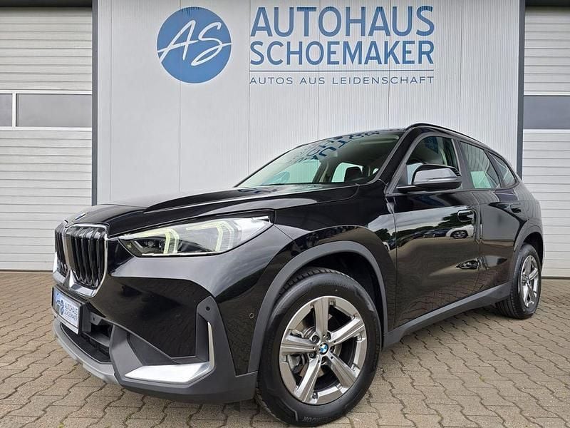 Schwarz Gebraucht 2023 BMW X1 Performance SUV | 32.477 € (Superpreis) - Bild 1/4