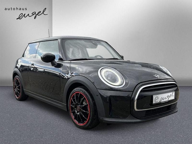Gebraucht Mini Cooper Essential 136 PS (100 kW) 2023 Midnight black ii Kleinwagen