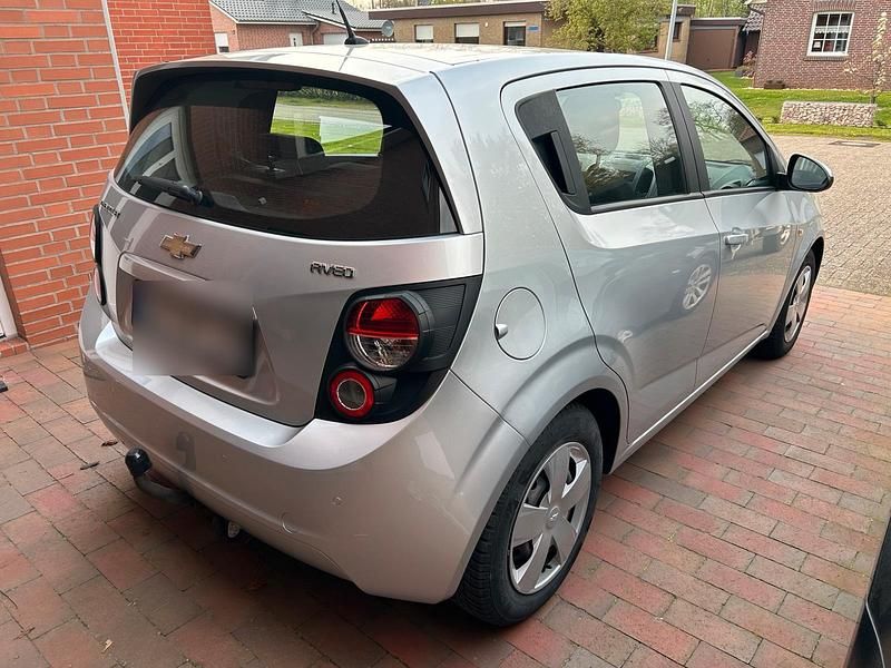 Second-hand Chevrolet Aveo 86 CP (63 kW) 2012 Argintiu Hatchback