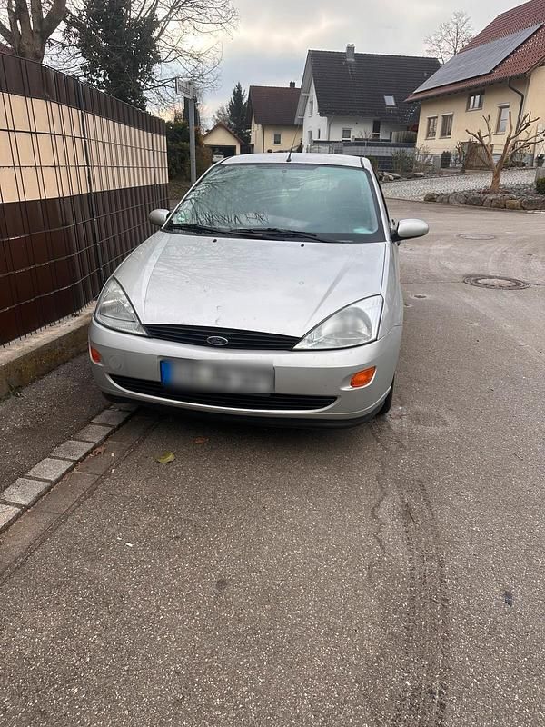 Silber Gebraucht 2001 Ford Focus Limousine | 600 € (Superpreis) - Bild 1/4
