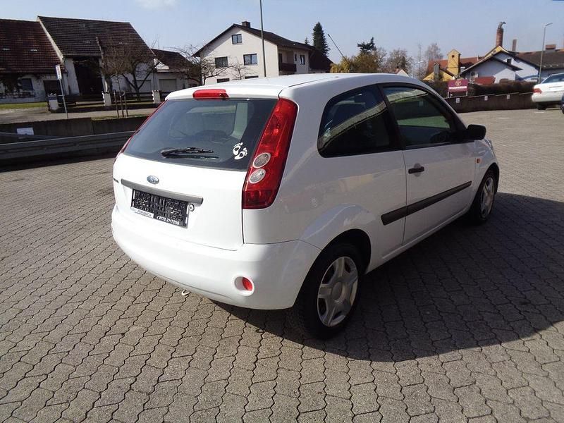 Gebraucht Ford Fiesta Fun X 60 PS (44 kW) 2007 Weiß Kleinwagen