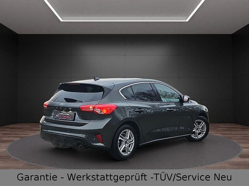 Gebraucht Ford Focus Cool & Connect 125 PS (91 kW) 2018 Grau Limousine