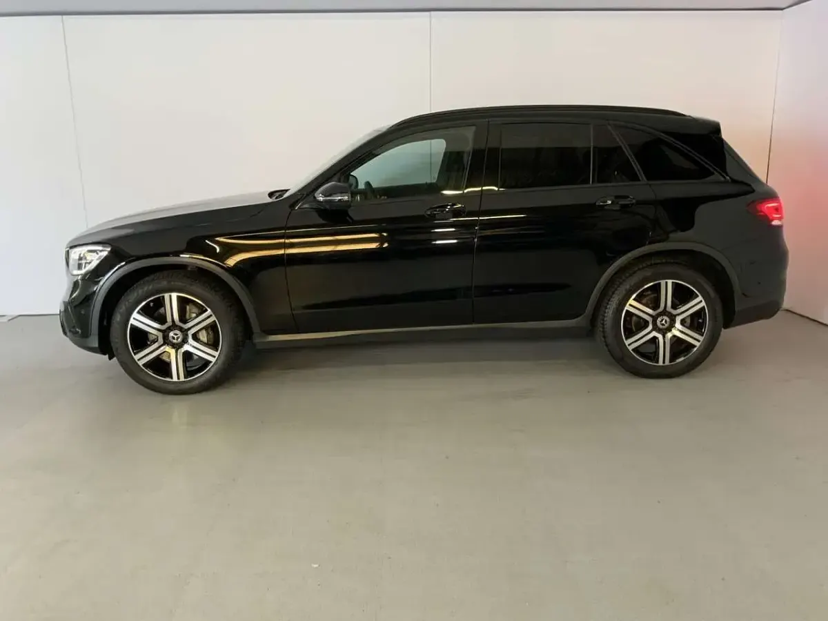 Gebraucht Mercedes GLC400d Exclusive 330 PS (242 kW) 2022 Unilack schwarz SUV