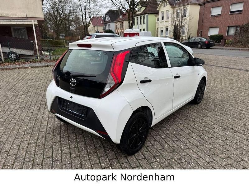 Gebraucht Toyota Aygo 72 PS (52 kW) 2019 Weiß Kleinwagen