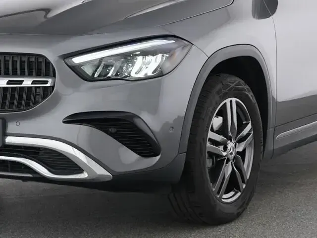 Gebraucht Mercedes GLA200 Advanced 163 PS (119 kW) 2025 lack mountaingrau SUV