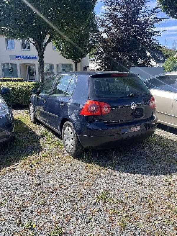 Perlblau Gebraucht 2004 VW Golf IV Trendline Kleinwagen | 1.950 € (Fairer Preis) - Bild 1/4