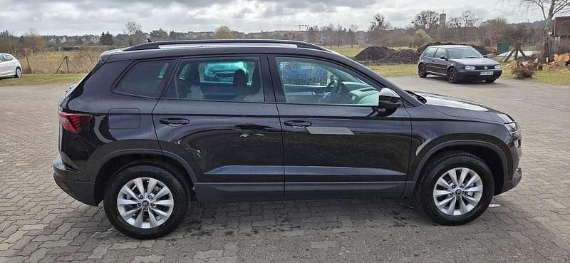 Neu Skoda Karoq Selection 150 PS (110 kW) 2025 Black magic perleffekt SUV