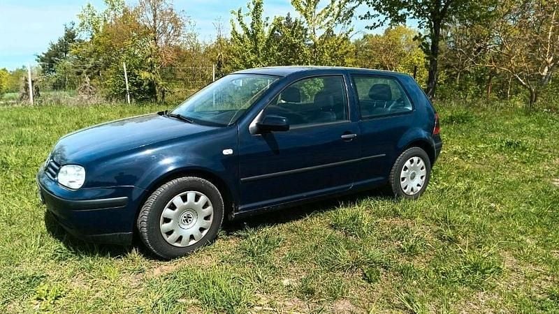Second-hand VW Golf IV 75 CP (55 kW) 2002 Albastru Hatchback