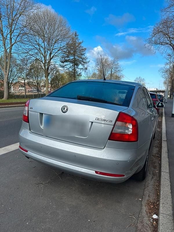 Gebraucht Skoda Octavia 101 PS (74 kW) 2009 Grau Limousine