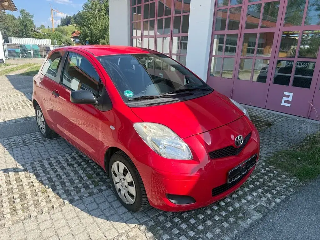 Gebraucht Toyota Yaris Cool 99 PS (72 kW) 2010 Rot Kleinwagen