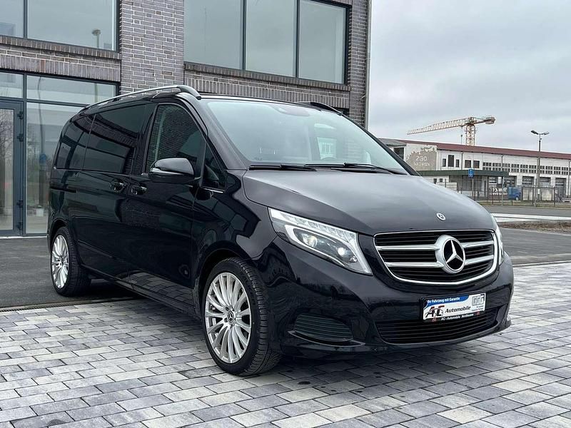 Gebraucht Mercedes V220 Edition 190 PS (139 kW) 2018 Obsidianschwarz metallic Van / Kleinbus