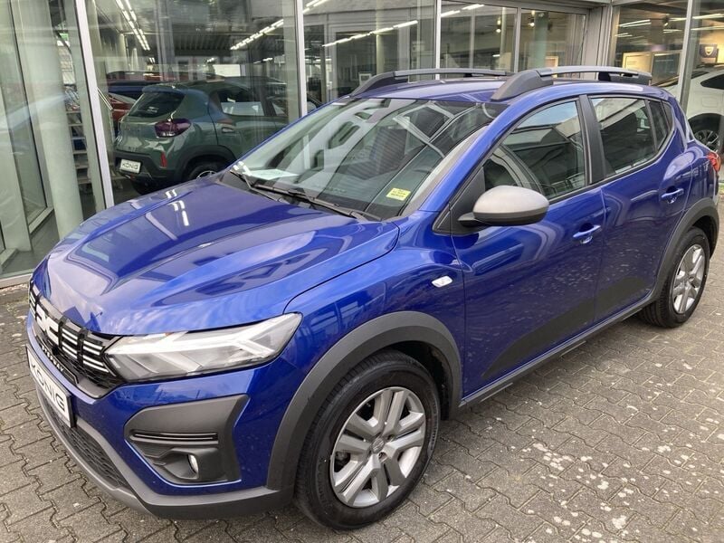Ironblau metallic Gebraucht 2023 Dacia Sandero Expression Kleinwagen | 15.776 € (Fairer Preis) - Bild 1/2