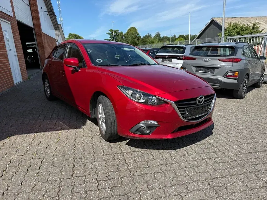 Gebraucht Mazda 3 Prime-Line 101 PS (74 kW) 2015 Rot Limousine