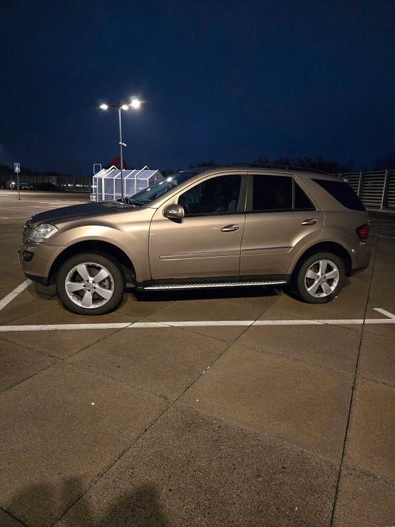 Gebraucht Mercedes ML420 306 PS (225 kW) 2007 Gelb SUV