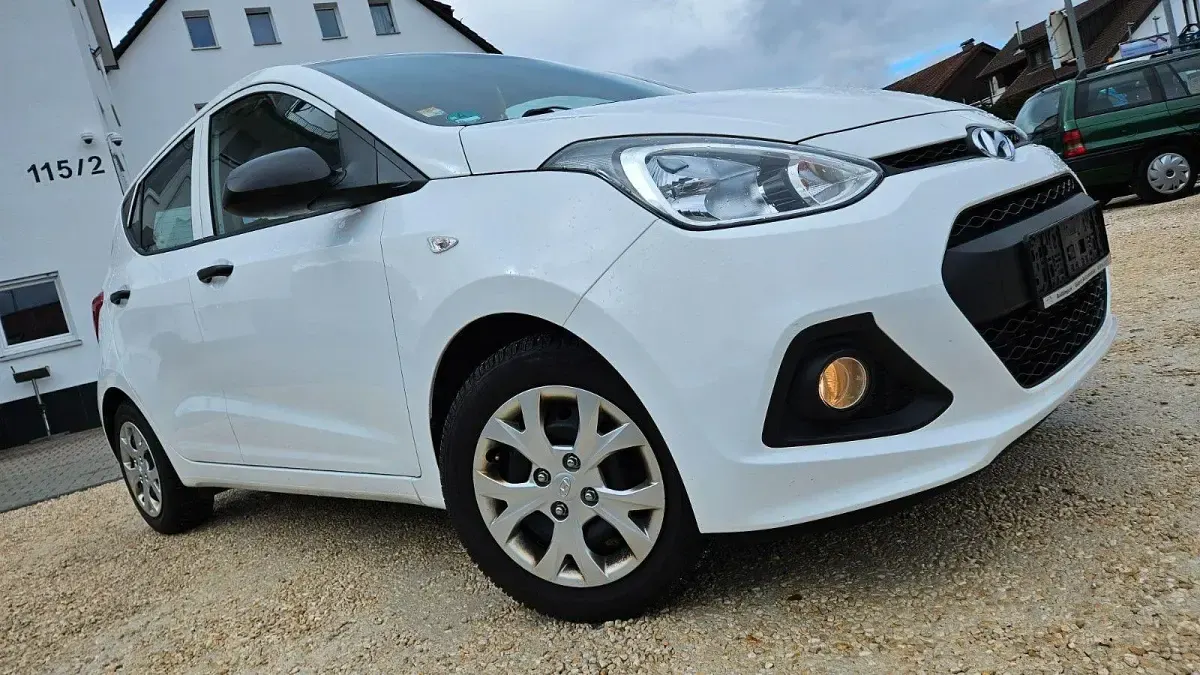 Gebraucht Hyundai i10 67 PS (49 kW) 2016 Weiß Kleinwagen