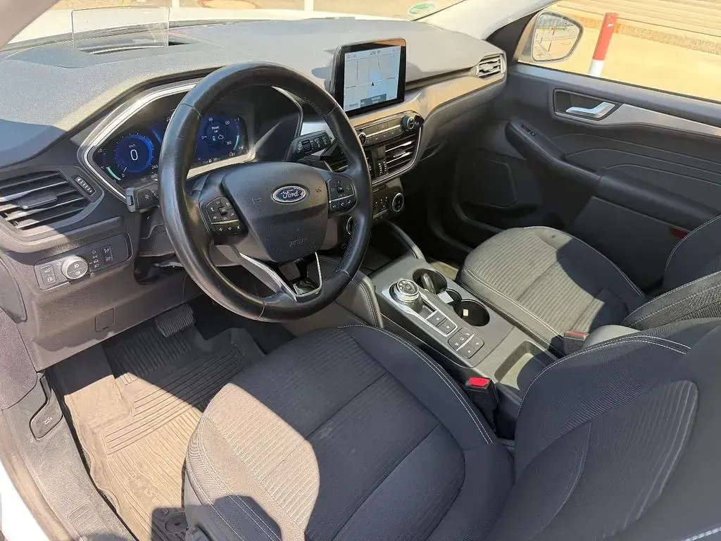 Gebraucht Ford Kuga Titanium 152 PS (111 kW) 2022 Weiß SUV