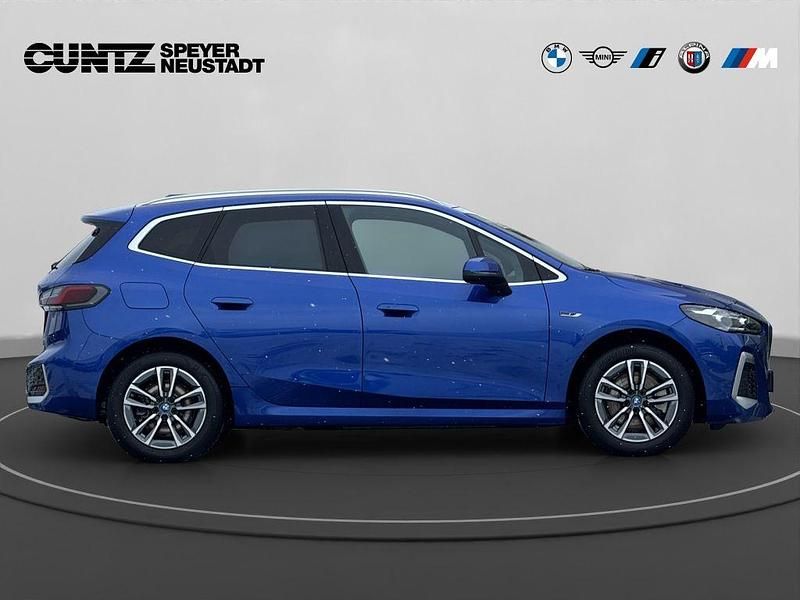 Gebraucht BMW 230e Active Tourer M Sport 326 PS (239 kW) 2022 M portimao blau Van / Kleinbus