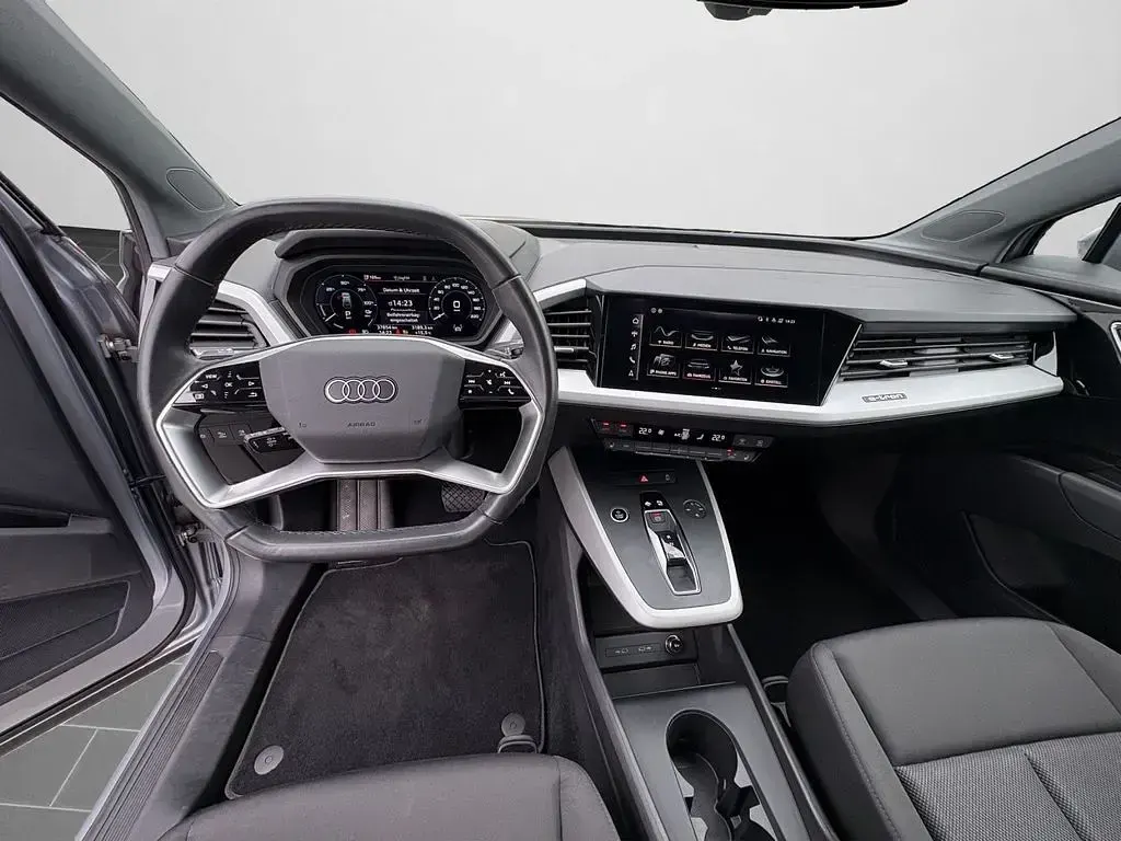 Second-hand Audi Q4 e-tron Advanced 125 kW (170 CP) 2021 Argintiu SUV