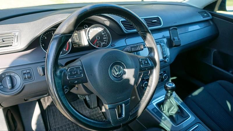 Gebraucht VW Passat R-line 105 PS (77 kW) 2010 Grau Kombi