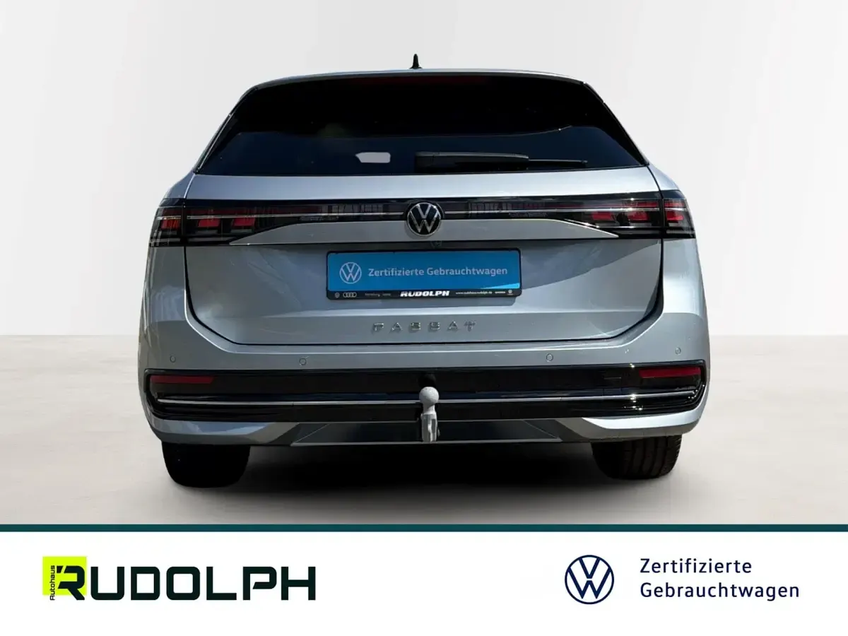 Gebraucht VW Passat Elegance 150 PS (110 kW) 2025 Oyster silver metallic Kombi