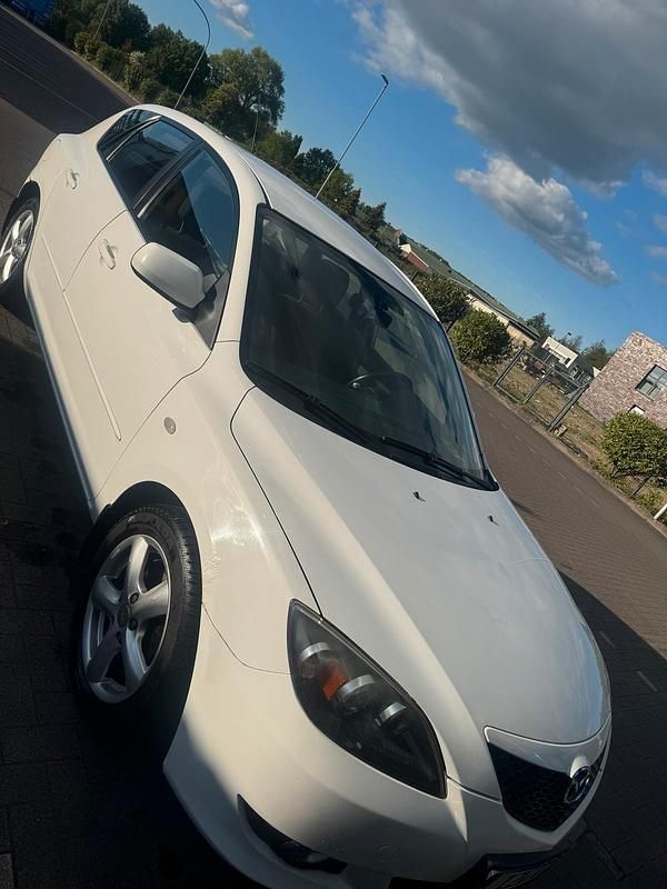 Weiß Gebraucht 2007 Mazda 3 Limousine | 1.300 € (Superpreis) - Bild 1/4