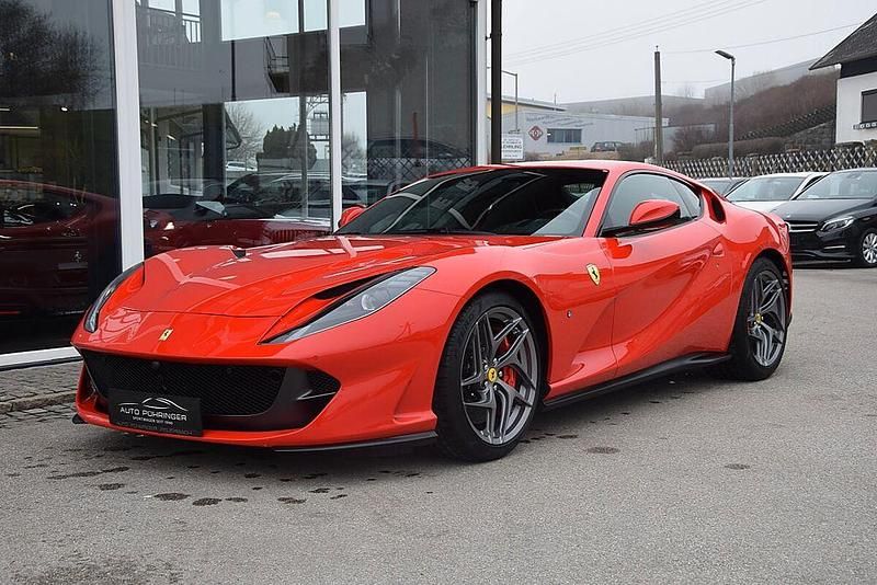 Gebraucht Ferrari 812 799 PS (587 kW) 2019 Rot