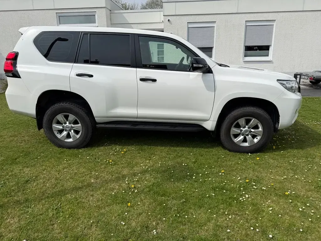 Gebraucht Toyota Land Cruiser 204 PS (150 kW) 2021 Grau SUV