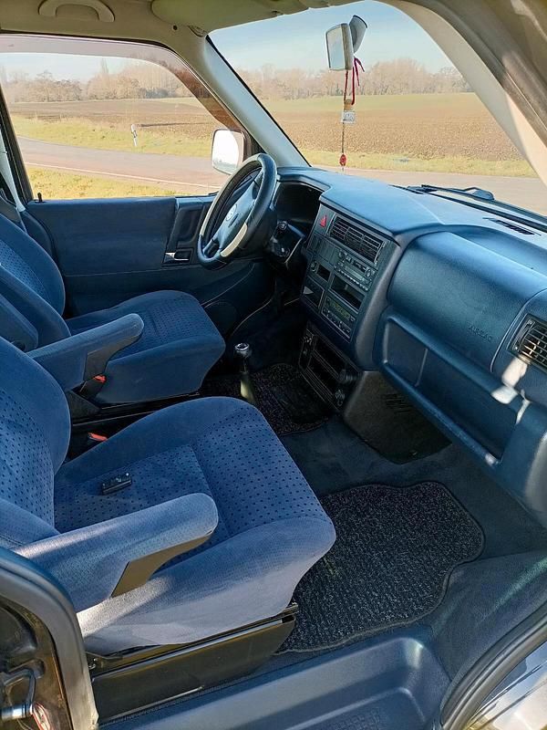 Gebraucht VW T4 102 PS (75 kW) 2001 Schwarz Van
