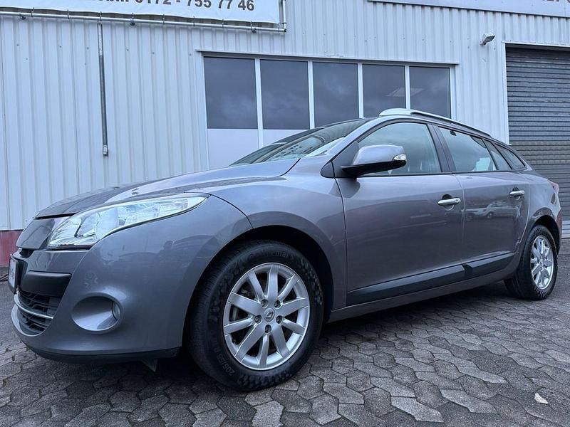 Gebraucht Renault Mégane III Luxe 131 PS (96 kW) 2010 Grau Limousine