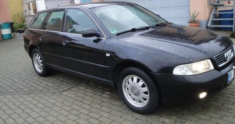 Schwarz Gebraucht 1999 Audi A4 Kombi | 800 € (Guter Preis) - Bild 1/4