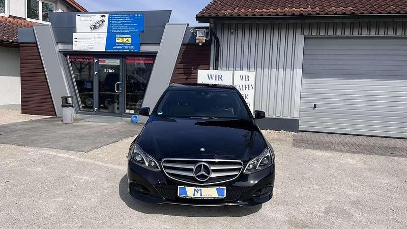 Obsidianschwarz metalliclack Gebraucht 2015 Mercedes E350 Limousine | 19.999 € (Guter Preis) - Bild 1/4