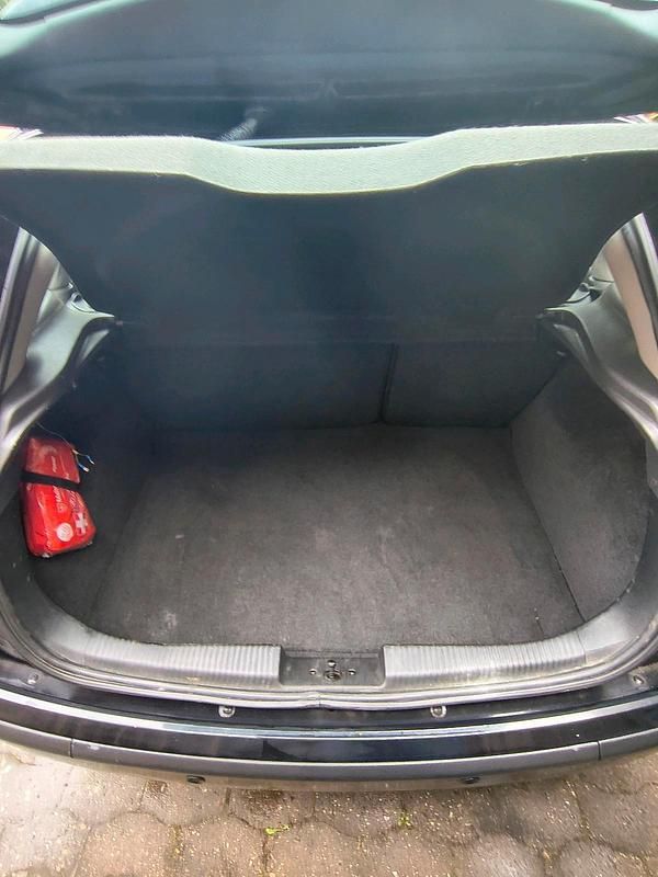 Second-hand Ford Focus 101 CP (74 kW) 2003 Negru Berlinǎ