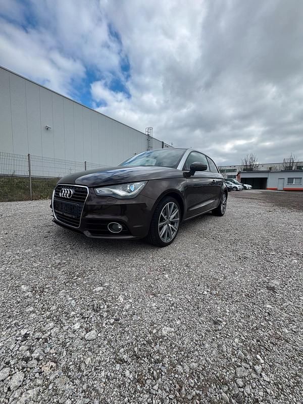 Gebraucht Audi A1 105 PS (77 kW) 2012 Blau Kleinwagen