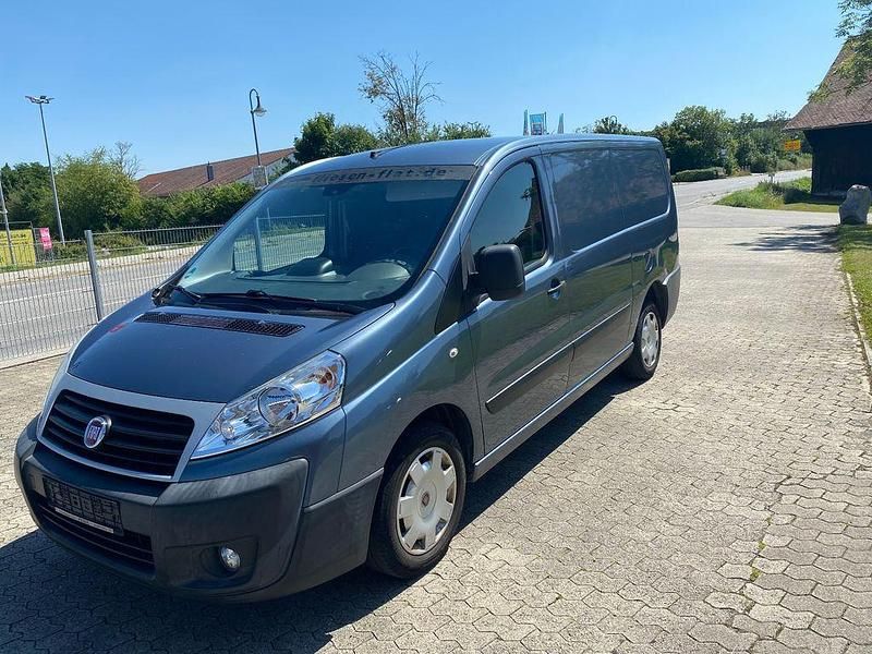 Grau Gebraucht 2016 Fiat Scudo Van / Kleinbus | 8.490 € (Fairer Preis) - Bild 1/4