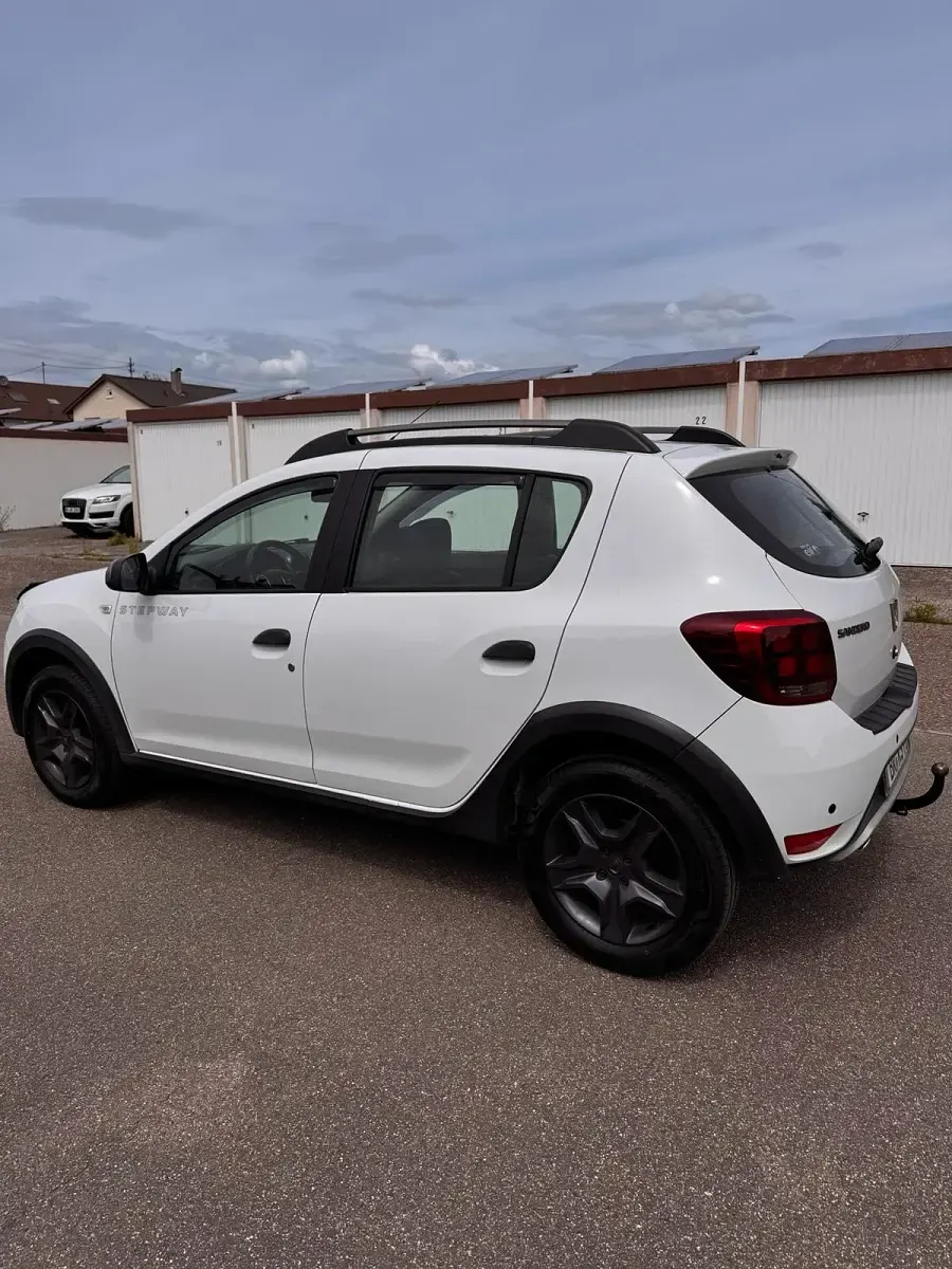 Gebraucht Dacia Sandero Stepway 90 PS (66 kW) 2017 Weiß Kleinwagen
