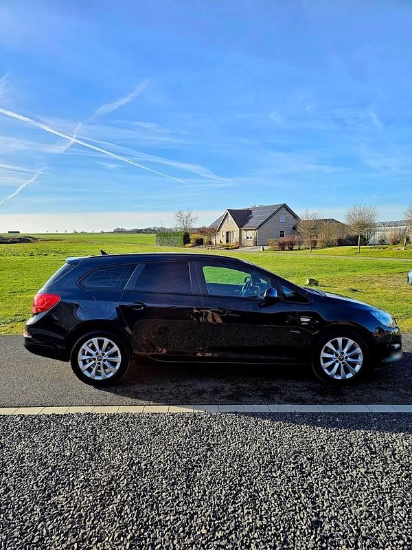 Gebraucht Opel Astra 110 PS (80 kW) 2013 Schwarz Kombi