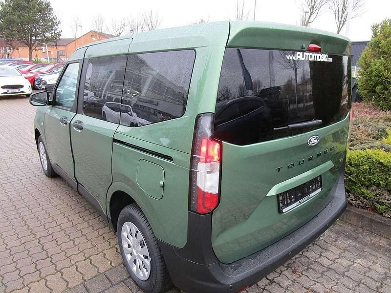 Neu Ford Tourneo Courier Trend 125 PS (91 kW) 2025 Grün Van / Kleinbus