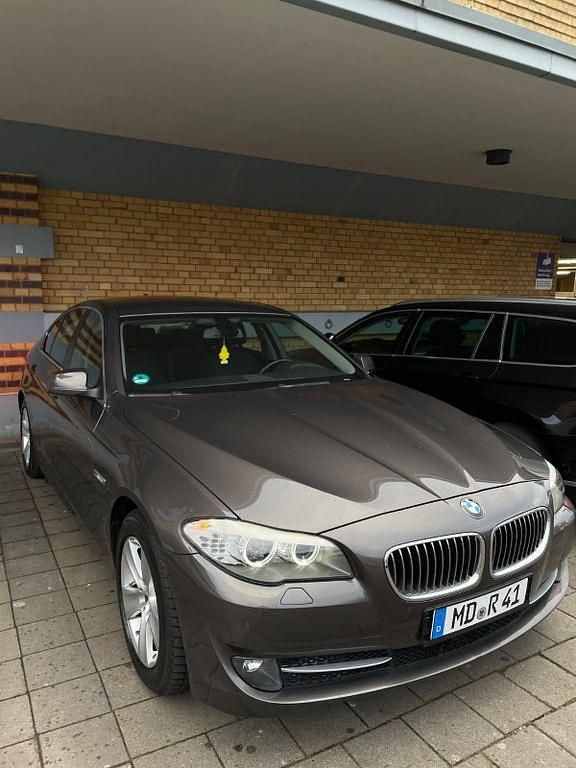 Braun Gebraucht 2011 BMW 523 Limousine | 8.000 € (Guter Preis) - Bild 1/4